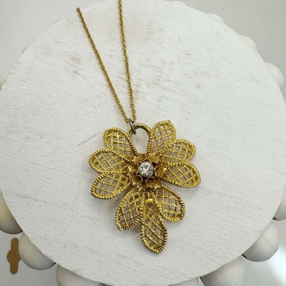 Vintage Gold Tone Waffle Weave Flower Rhinestone Pendant Necklace Unique Spring - Picture 5 of 9